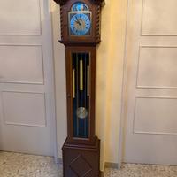 Orologio a pendolo da pavimento in legno