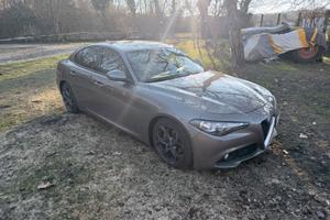 Alfa Romeo Giulia Super AT8 2.2