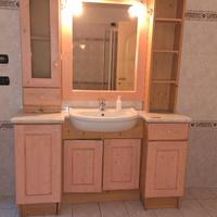 Mobile bagno in legno massiccio con specchio
