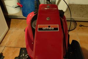 Motofalciatrice a scoppio