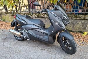 Yamaha X-Max 250 MOMODESIGN