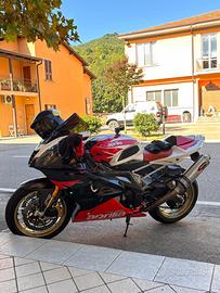 Aprilia RSV1000R FACTORY