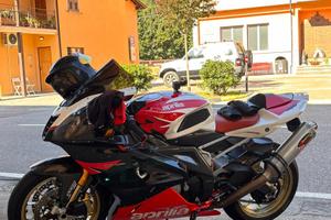 Aprilia RSV1000R FACTORY