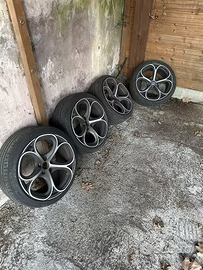 Set 4 Cerchi OZ per Alfa Romeo da 18 pollici