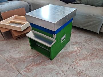 Arnia api con accessori e attrezzi