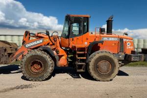 Pala gommata Doosan DL350