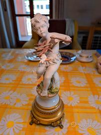 STATUA PUTTO IN PORCELLANA CPN  Raffinata statua i