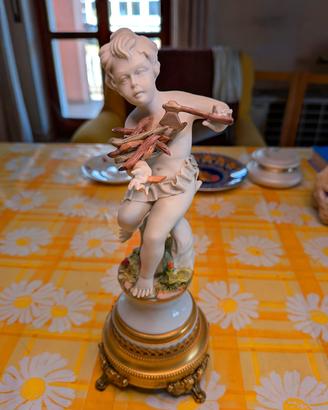 STATUA PUTTO IN PORCELLANA CPN  Raffinata statua i