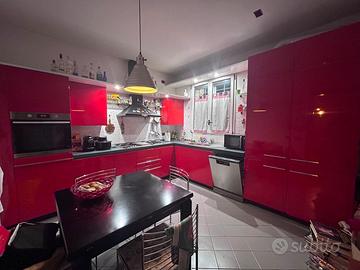 Cucina angolare rossa