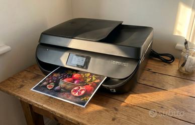HP OfficeJet 4657 stampante multifunzione Wi-Fi