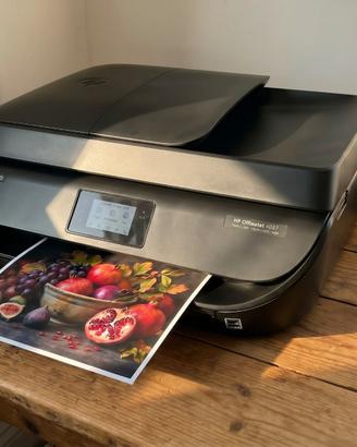 HP OfficeJet 4657 stampante multifunzione Wi-Fi