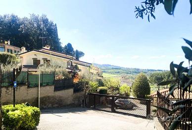 Villa di 217 m² con più di 5 locali a Grottaferrat