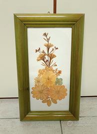Quadretto vintage con fiori pressati naturali
