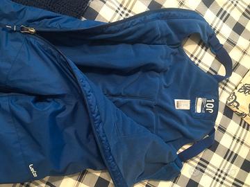 Salopette e guanti da neve e sci