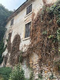 Villa rustico con giardino Verona
