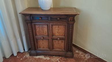 mobile antico intarsiato 