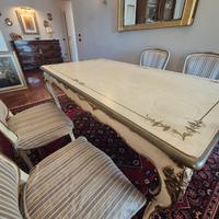 tavolo grifoni con sedie imbottite 