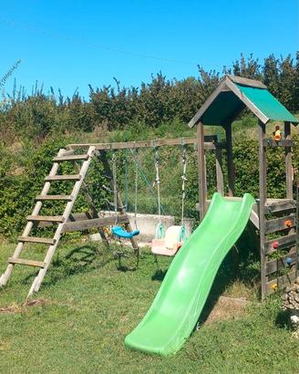 Giochi bambini scivolo e altalena