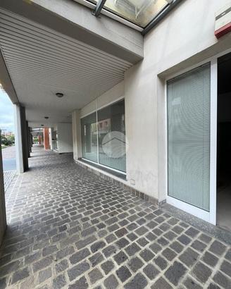 NEGOZIO A GRASSOBBIO