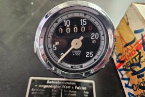 Contatore contagiri VDO Deutz NOS 0-2500 originale