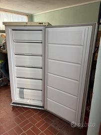 Freezer a cassetti pulito funzionante 62x66x142h