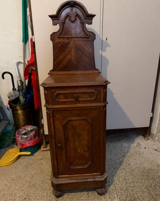 Comodino arte povera