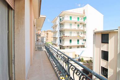 Ampio Appartamento in zona Pompieri