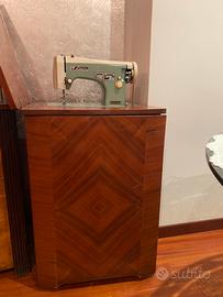 macchina per cucire con mobile