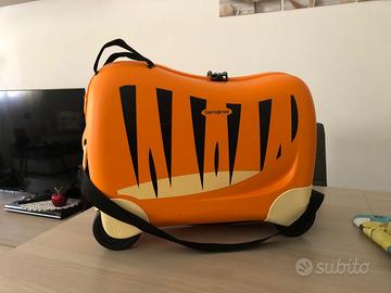 Valigia a fotma di gatto