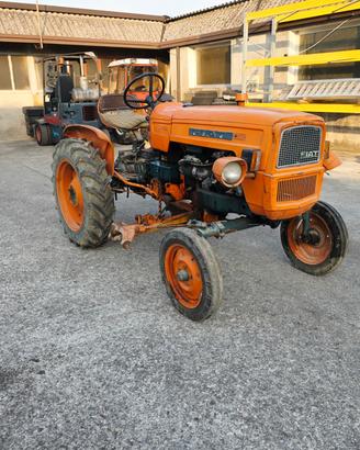 Trattore fiat 215 con barra falciante