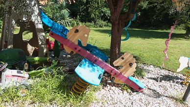 altalena in legno a molla 