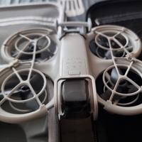 DJI NEO completo di dotazioni originali.