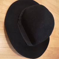 Cappello a falda nero e cammello donna