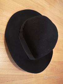 Cappello a falda nero e cammello donna