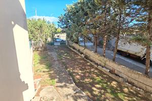 Villetta con giardino e cucina rustica