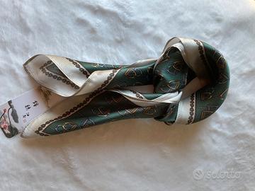foulard di seta / silk 100% Nuovo con cartellino