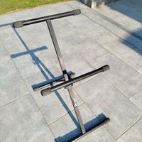 Supporto per casse audio