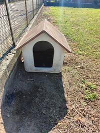 cuccia in cemento per cane di grande taglia 