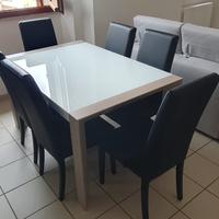 Tavolo con sedie