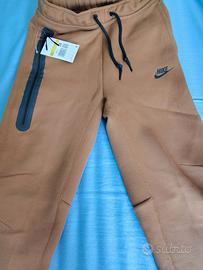 Pantalone tuta Nike nuovo mai usato taglia S.