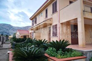 Carini/Poseidon villa bifamiliare su 3 livelli