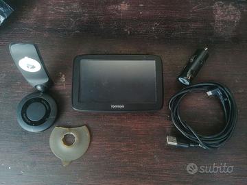 Navigatore TomTom Go Basic 5 pollici + accessori