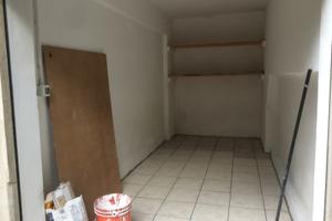 Garage per auto o deposito o libero