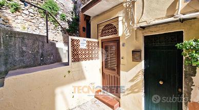 CASA SEMINDIPENDENTE A MONREALE