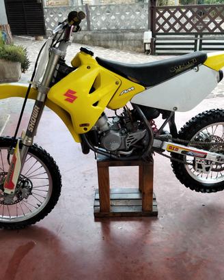 Suzuki RM 85 (leggi)