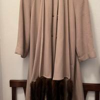 Cappotto ampio con codine di vero visone