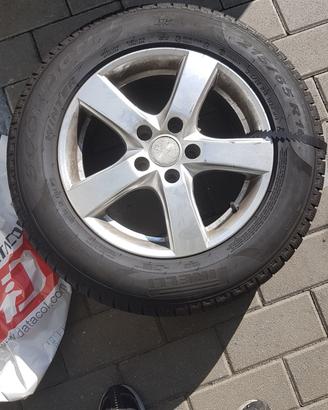 Gomme invernali Pirelli su cerchio 215/65 R16 80%