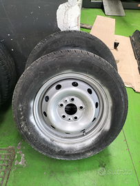 2 pneumatici usati con cerchi 15" per FIAT Ducato
