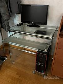 Tavolino in vetro trasparente per computer