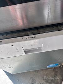 Lavastoviglie indesit